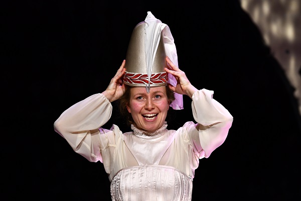 Clara Schoeller als Gretchen, Foto: Ruediger Boehme, Brandenburger Theater